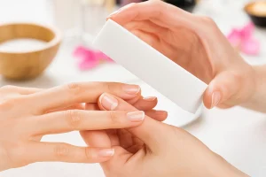 Bye Kuku Kusam! Ini Cara Bersihkan Kutek Tanpa Bikin Kering